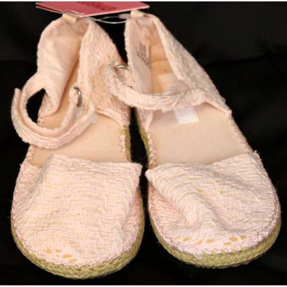 NEW 2007 Gymboree Love is in The Air Pink Lace Crochet Sandals Shoes size 13 - Picture 1 of 10